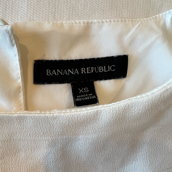 Banana Republic, off-white layered laser cut blouse size XS - Picture 2 of 5